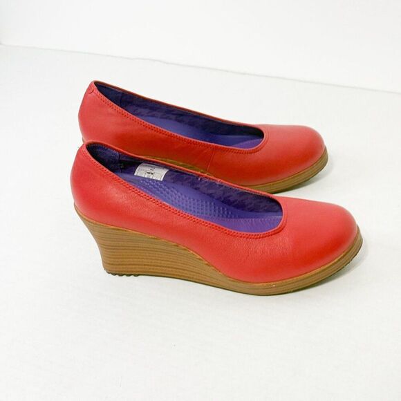 Crocs A-Leigh NWOB Sz 8 Red Closed-Toe Leather Wedge Sandals - Picture 4 of 12